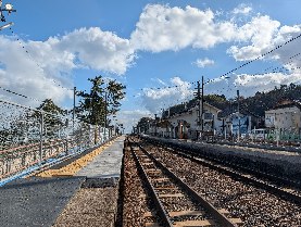 ある駅のホームの写真