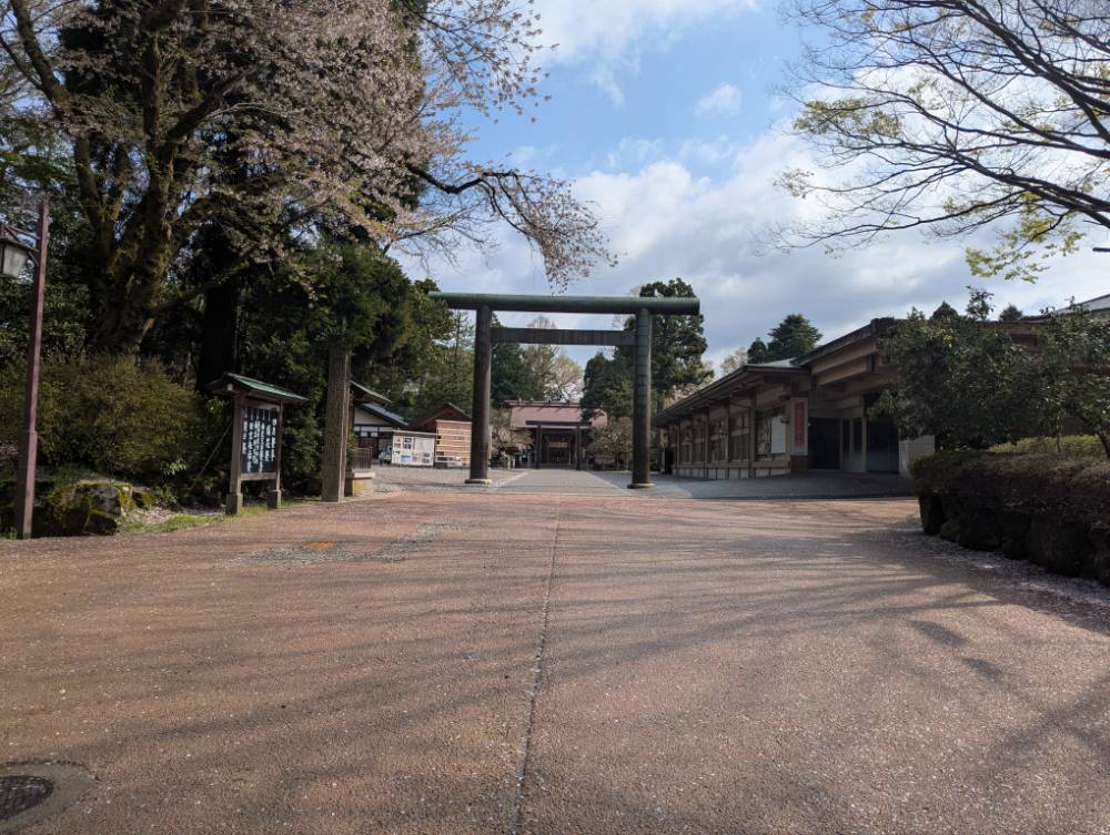 射水神社入り口